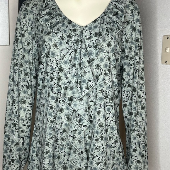 JJill Romantic patterned sage long sleeve blouse. Whimsical, mystical feminine. - Picture 7 of 7